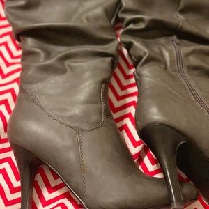 Calf high heeled boots